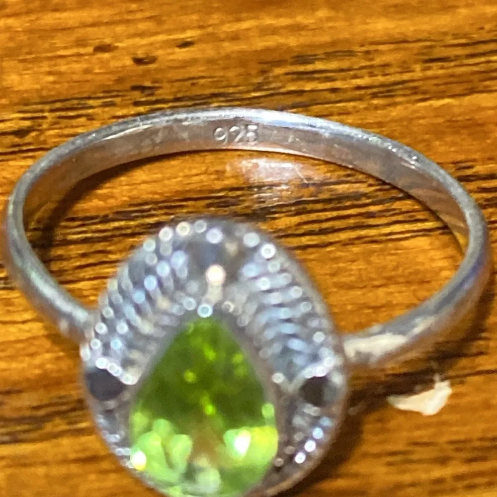 Tear drop faceted peridot & 925 silver ring size 7 1/2